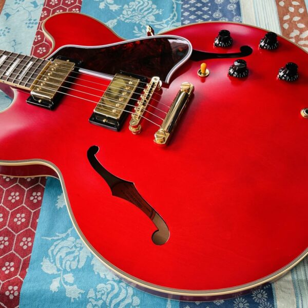 Alternative view of Guitare électrique Epiphone ES-355 1959 Inspired by Gibson HT EB Vos cherry red n°24121510645, étui Epiphone