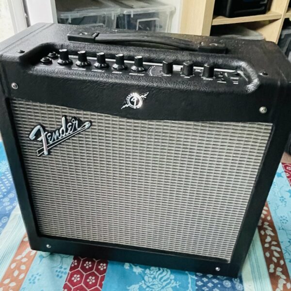 Amplificateur guitare Fender Mustang II V2 n°CGPG1401000, alim