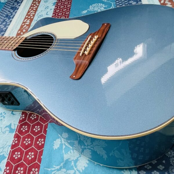 Alternative view of Guitare électro-acoustique Fender Sonoran SCE lake placid blue, Housse Tobago, réglée chez le luthier Amal (08.09.25)