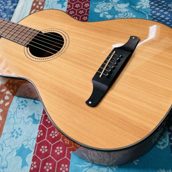 Alternative view of Guitare acoustique trois quart Fender Sonoran Natural n°OI013120408, réglée chez le luthier Amal (08.09.25)