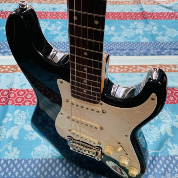 Alternative view of Guitare électrique G&L Legacy S-500 blue burst n°05068668, tribute Series, tige vibrato et 2 ressorts, réglée chez le luthier Amal (08.09.25)