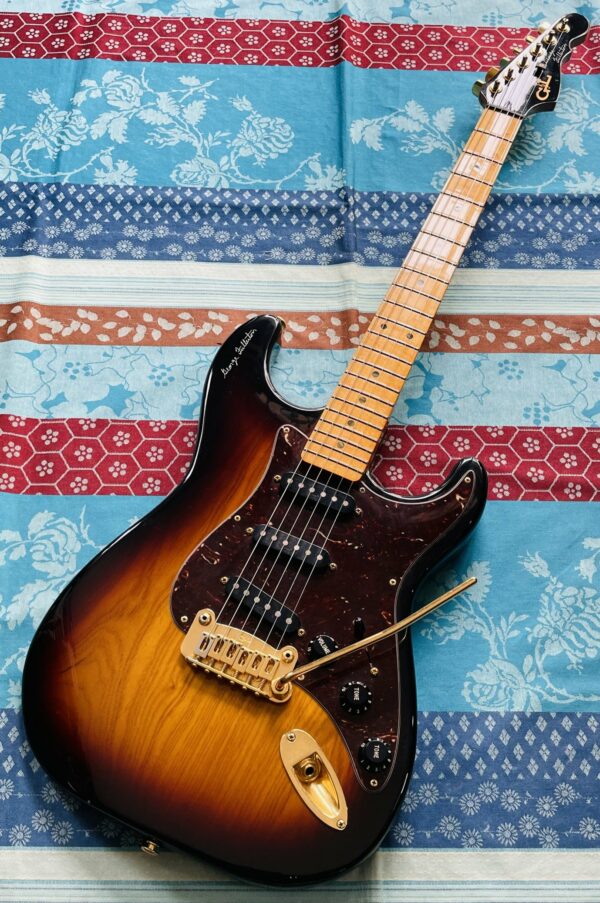 Rare guitare électrique G&L stratocaster Georges Fullerton signature n°GF0891, étui G&L, réglage luthier Amal (20.09.25)