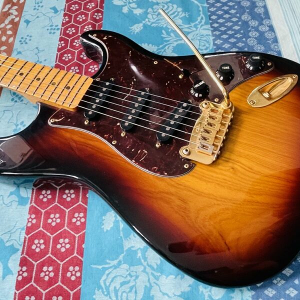 Alternative view of Rare guitare électrique G&L stratocaster Georges Fullerton signature n°GF0891, étui G&L, réglage luthier Amal (20.09.25)