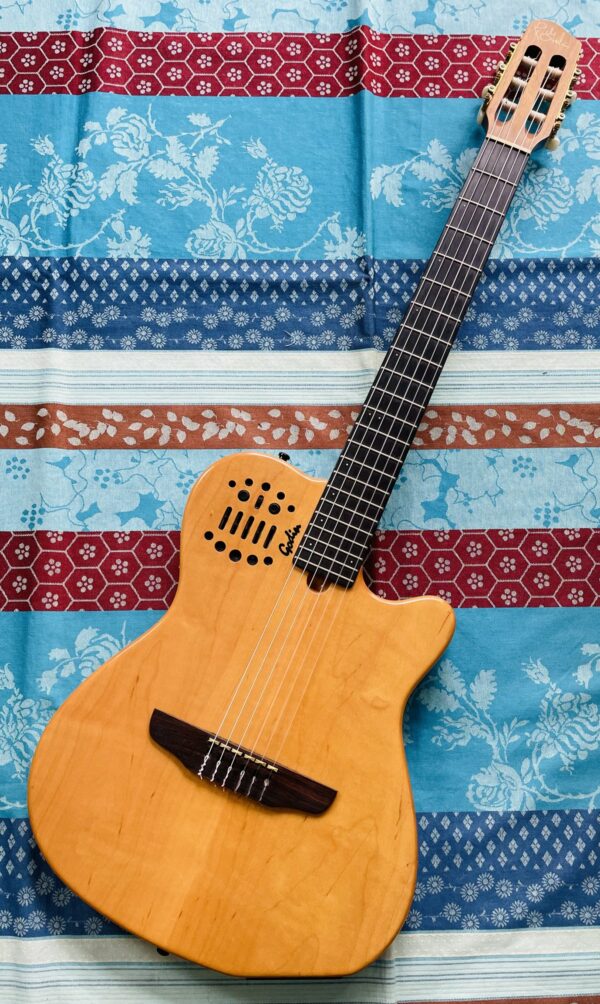 Guitare électro-classique nylon Godin Multiac ACS Slim n°98315355 (1998, Canada), housse Fender, réglage luthier Amal (20.09.25)