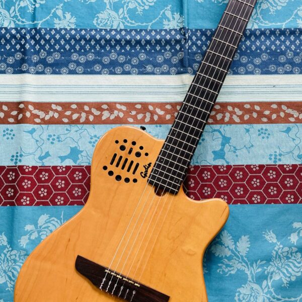 Guitare électro-classique nylon Godin Multiac ACS Slim n°98315355 (1998, Canada), housse Fender, réglage luthier Amal (20.09.25)