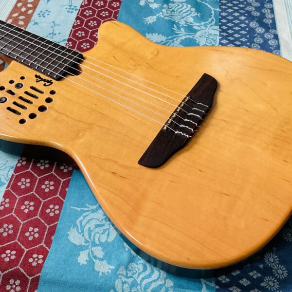 Alternative view of Guitare électro-classique nylon Godin Multiac ACS Slim n°98315355 (1998, Canada), housse Fender, réglage luthier Amal (20.09.25)