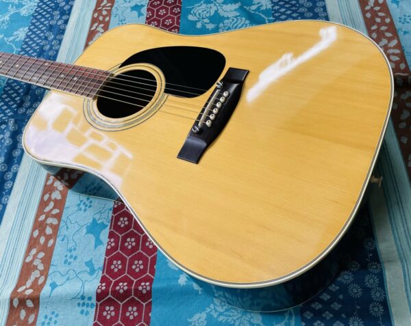 Guitare acoustique Kiso-Suzuki W200 n°70395 (1970, Japan, ville de Kisofukushima), étui noir, réglée chez le luthier Amal (08.09.25) – Image 2