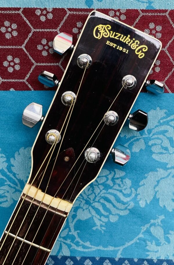 Guitare acoustique Kiso-Suzuki W200 n°70395 (1970, Japan, ville de Kisofukushima), étui noir, réglée chez le luthier Amal (08.09.25) – Image 4