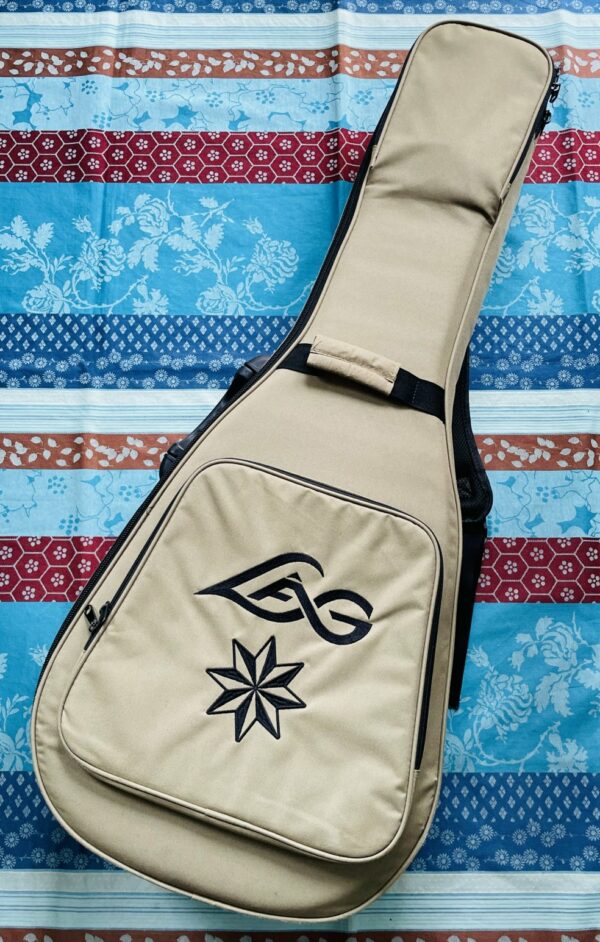 Guitare électro-acoustique Lâg Travel KAE n°2204LT10348 (n°1) housse Lâg beige, sangle, clé, réglée chez le luthier Amal (08.09.25) – Image 9
