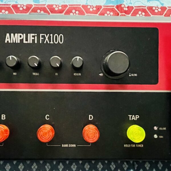 Alternative view of Pédalier contrôleur bluetooth pour multieffets Line 6 Amplifi FX100 n°PTM0L6412023261, alim