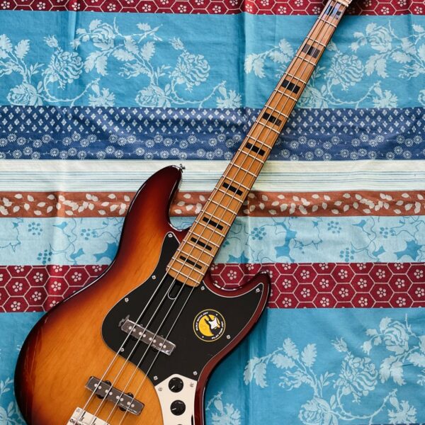Basse électrique Marcus Miller V5 tobacco sunburst n°2N23211209, housse X-tone
