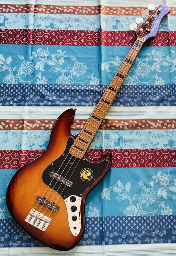 Basse électrique Marcus Miller V5 tobacco sunburst n°2N23211209, housse X-tone