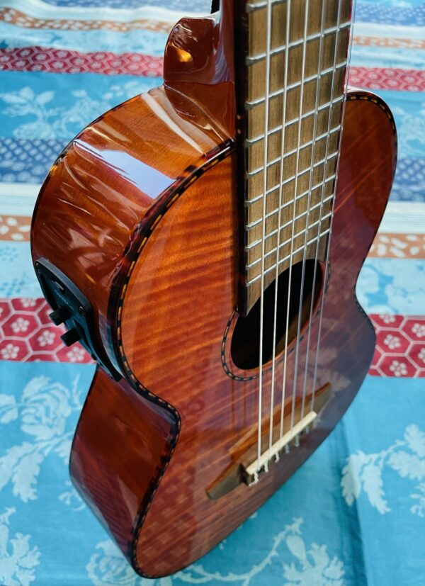 Guitarlélé électro-acoustique nylon Ortega RGLE18FMH n°2007054BWN, housse Ortega, cordes neuves Augustine – Image 6