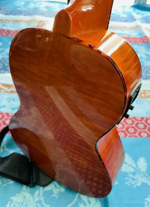 Guitarlélé électro-acoustique nylon Ortega RGLE18FMH n°2007054BWN, housse Ortega, cordes neuves Augustine – Image 7