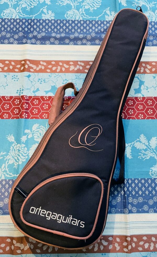 Guitarlélé électro-acoustique nylon Ortega RGLE18FMH n°2007054BWN, housse Ortega, cordes neuves Augustine – Image 9