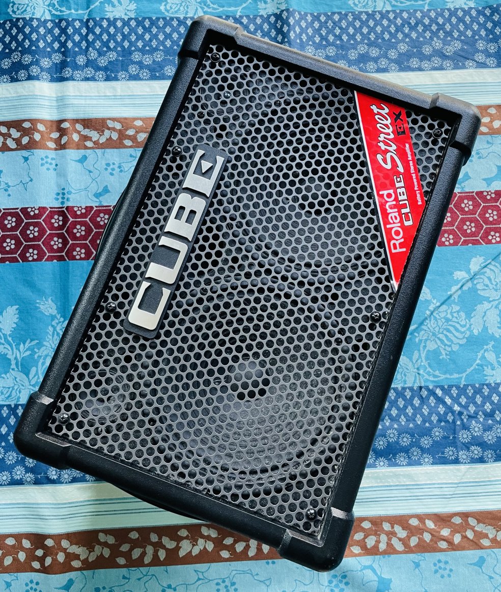 Ampli avec batterie guitare chant Roland Cube Street Ex n°6N3141, alim, 50W