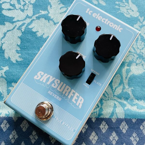 Pédale Réverb TC Electronic Skyverb n°S250300746CAY, boite d’origine