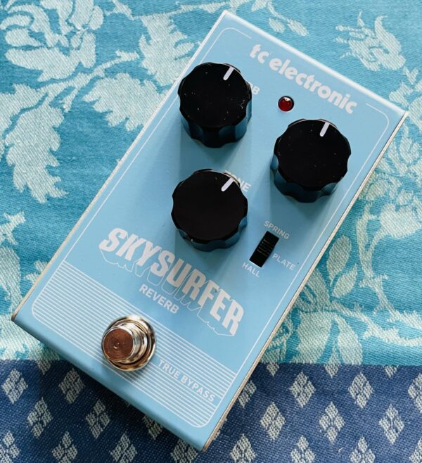 Pédale Réverb TC Electronic Skyverb n°S250300746CAY, boite d’origine