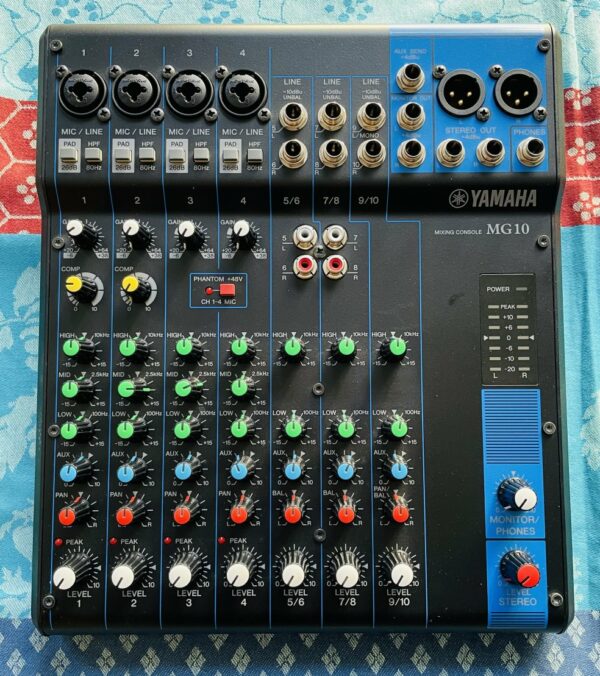 Table de mixage analogique Yamaha MG-10 n°EGX101770, boite d’origine, alim – Image 2