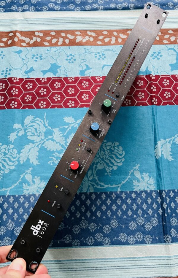Rack compresseur limiteur DBX 160A n°160ADV-EV-01004433, alim