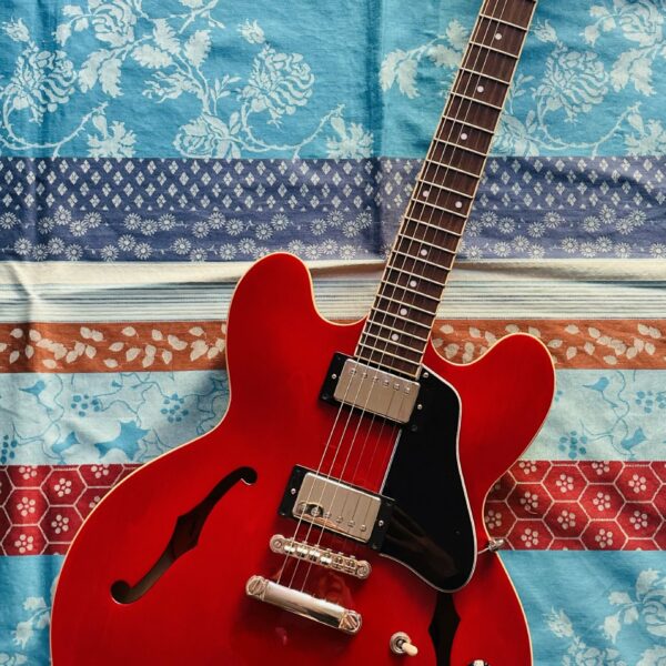 Guitare électrique Epiphone ES-335 IG Cherry n°23051511048, housse Tobago, réglée luthier Thomas