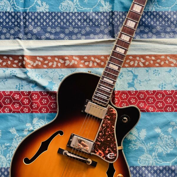 Guitare électrique Epiphone Emperor J sunburst n°9102769 (1991, Korea), étui Epiphone, révision luthier Caro