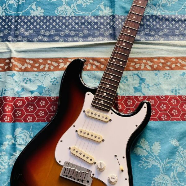 Guitare électrique Fender Stratocaster American Standard sunburst n° N1021594 (1991/1992, USA)