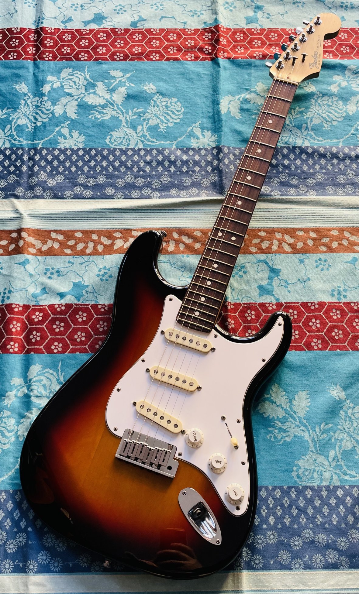 Guitare électrique Fender Stratocaster American Standard sunburst n° N1021594 (1991/1992, USA)