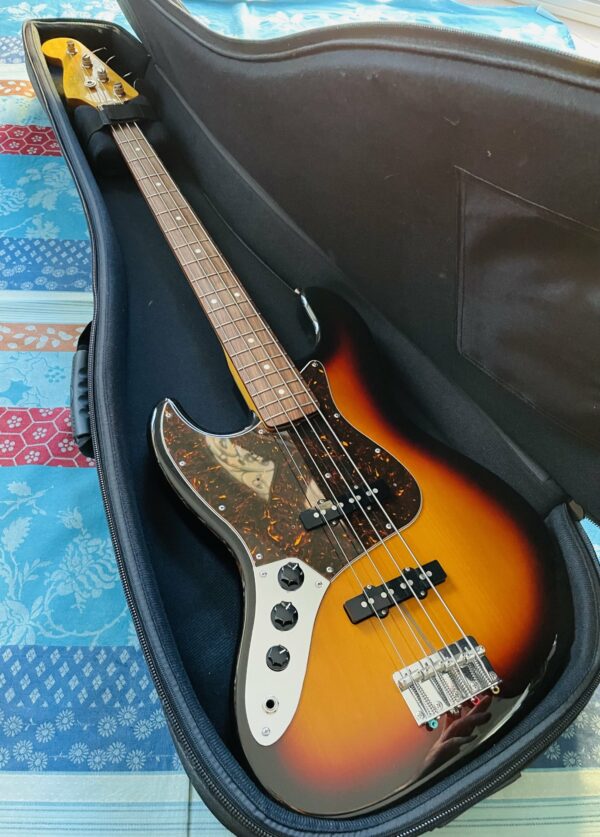 Basse électrique gaucher Fender jazzbass JB-62 LH sunburst n°T078256 (2007, Japan), housse Univox – Image 10