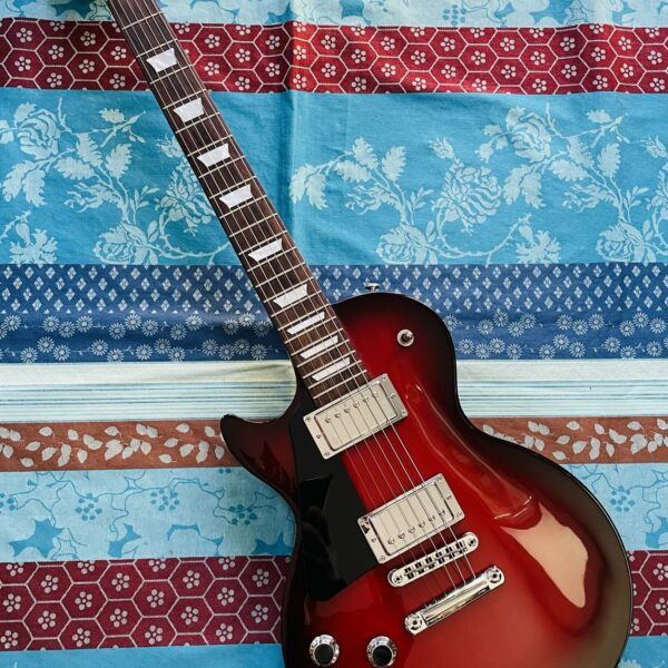 Guitare électrique gaucher Gibson Les Paul HP black cherry Burst n°170067366 (2016, USA), série High Performance, G-Force, bel étui Gibson, certificats et accessoires Gibson.