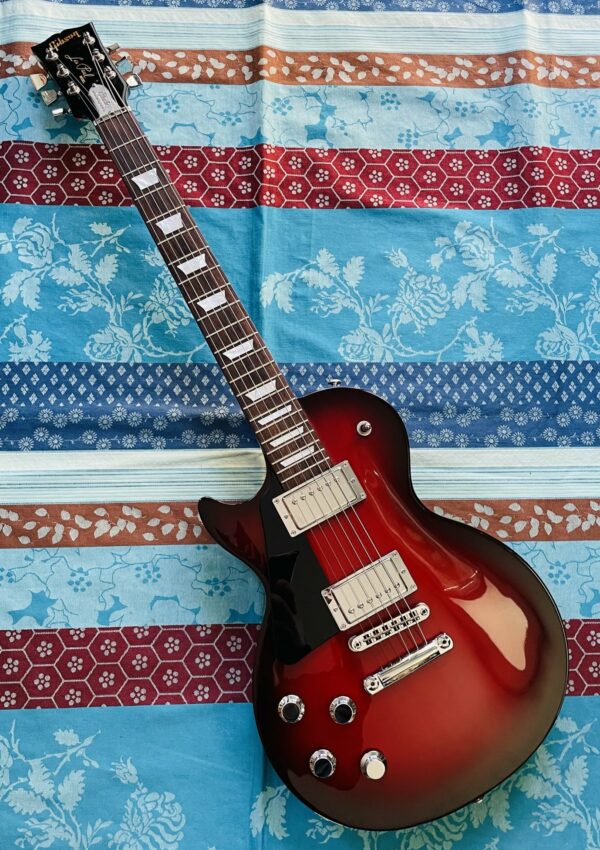 Guitare électrique gaucher Gibson Les Paul HP black cherry Burst n°170067366 (2016, USA), série High Performance, G-Force, bel étui Gibson, certificats et accessoires Gibson.