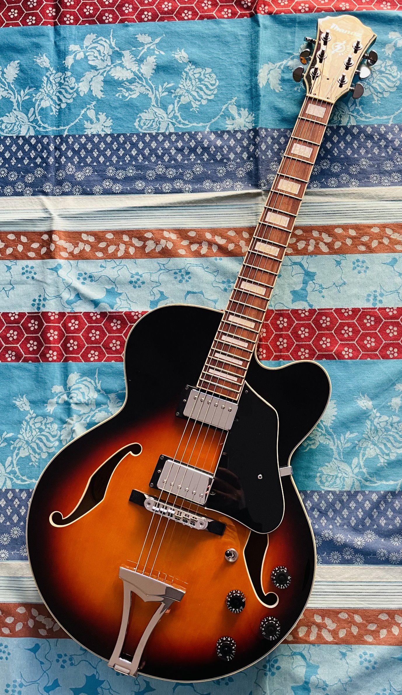 Guitare électrique Ibanez Artcore AF75 brown sunburst BS12.01 n°S06111902, révision Luthier Thébé, housse Tobago, sangle