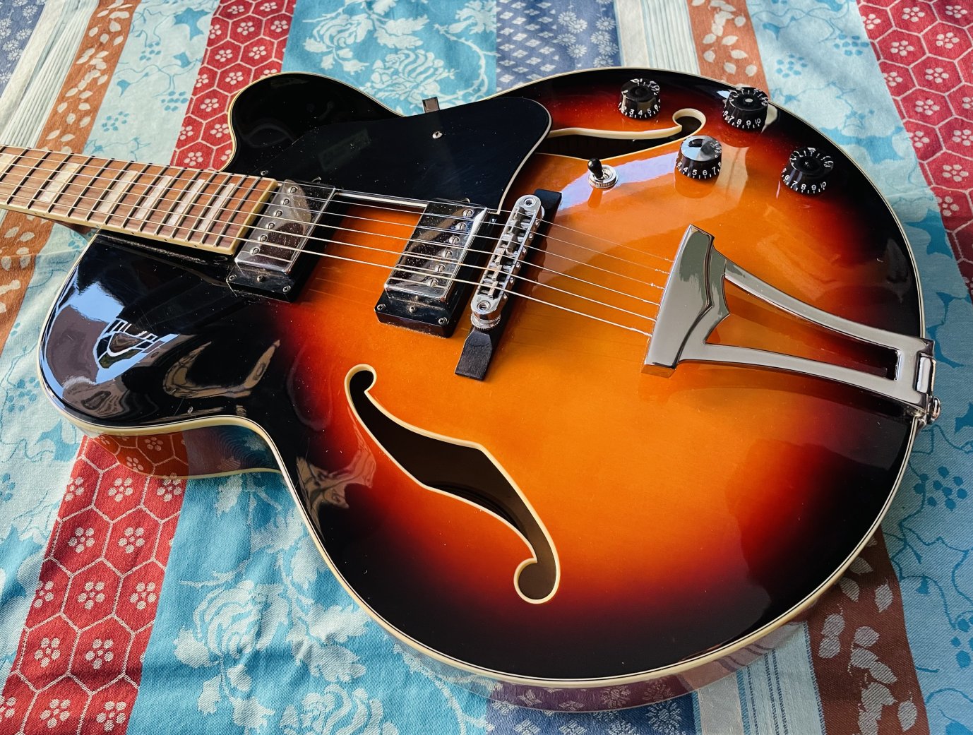 Guitare électrique Ibanez Artcore AF75 brown sunburst BS12.01 n°S06111902, révision Luthier Thébé, housse Tobago, sangle – Image 2