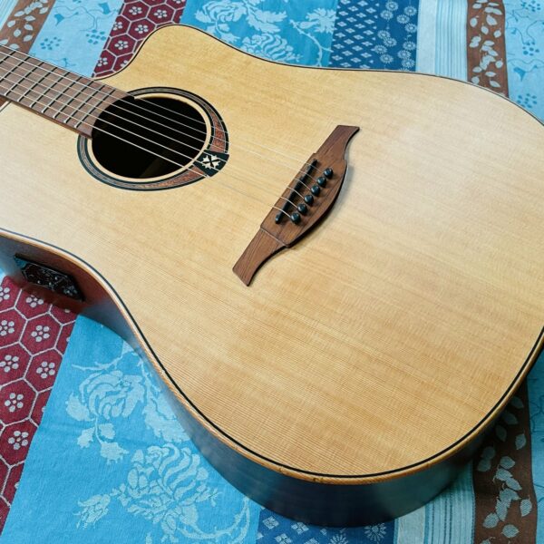 Alternative view of Guitare électro acoustique Lâg T170 DCE n°1806LT17865, housse Shiver