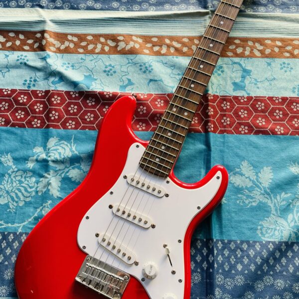 Guitare électrique trois quart Squier Strat Mini red n°ICS18170136 (Indonésia)