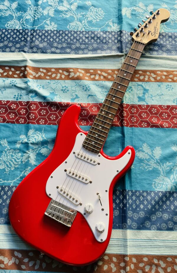 Guitare électrique trois quart Squier Strat Mini red n°ICS18170136 (Indonésia)