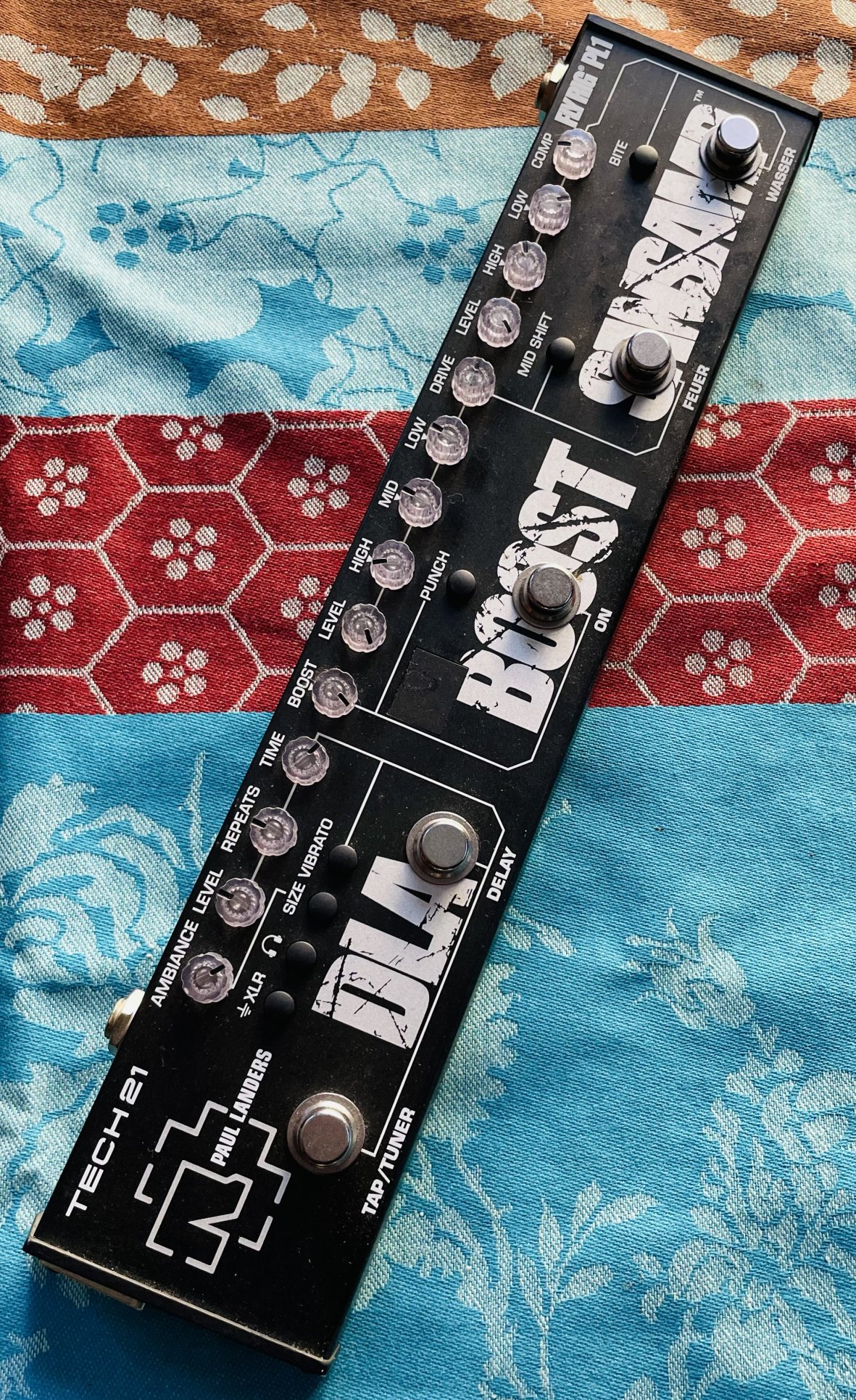 Pédale distortion delay vibrato boost Tech 21 Flyrig Paul Landers (Rammstein), boite d’origine, alim