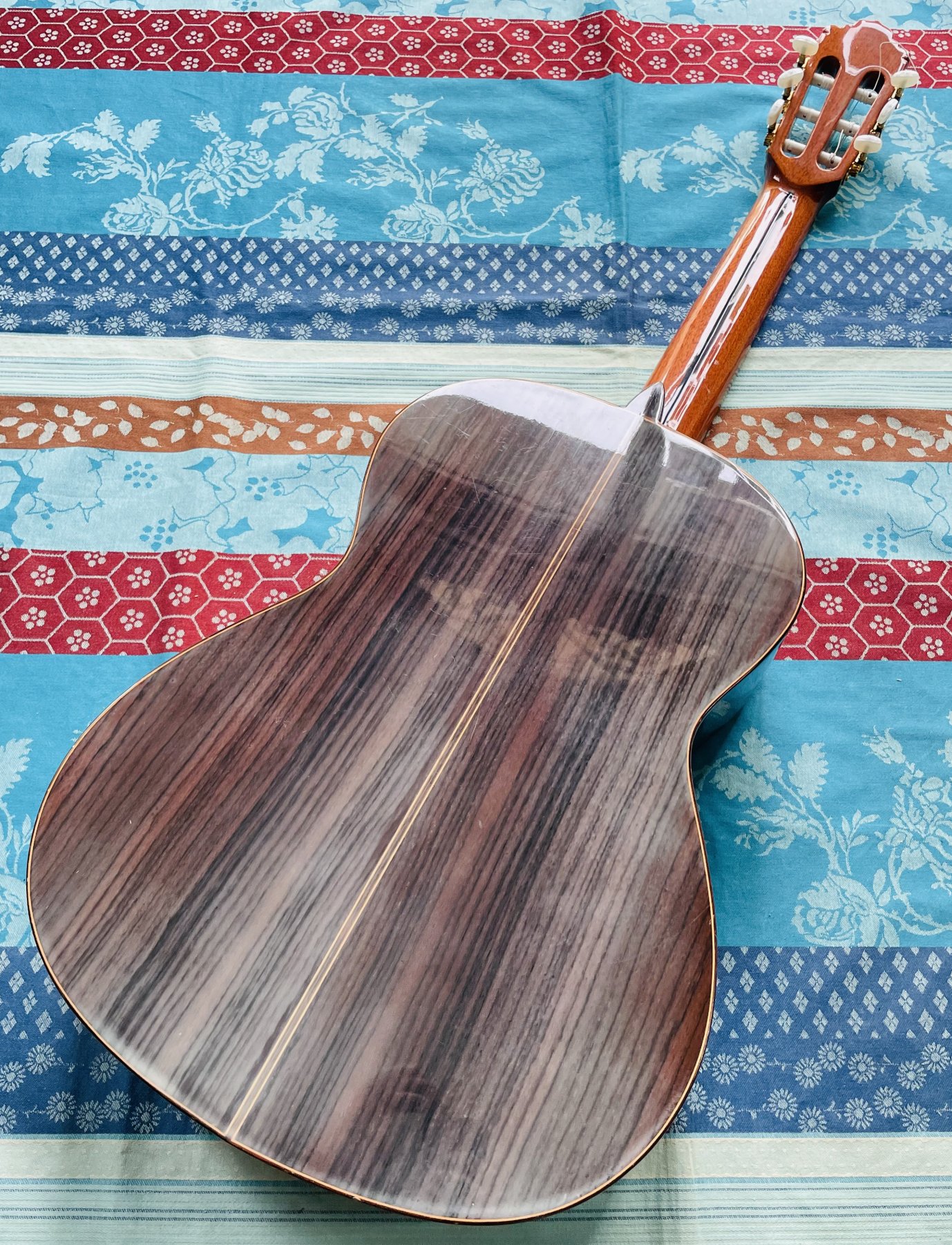 Guitare classique Almansa modèle 436, accordeur Boss, étui usé – Image 2