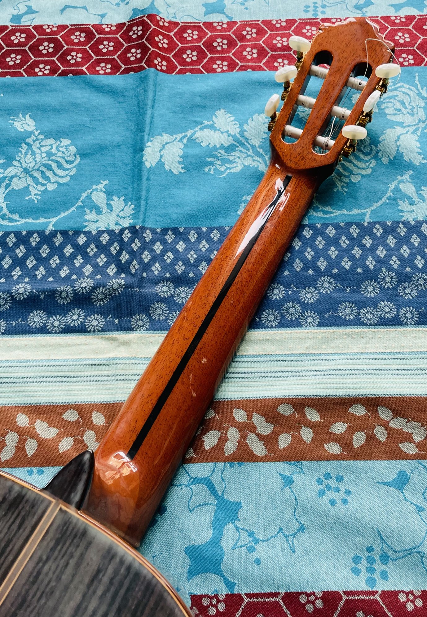 Guitare classique Almansa modèle 436, accordeur Boss, étui usé – Image 4