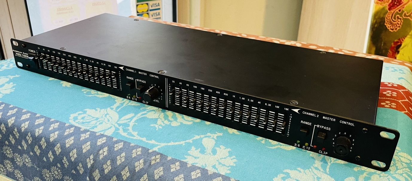 Rack American Equalizer Xeq 152b n°VF12080139, alim, cables cinch