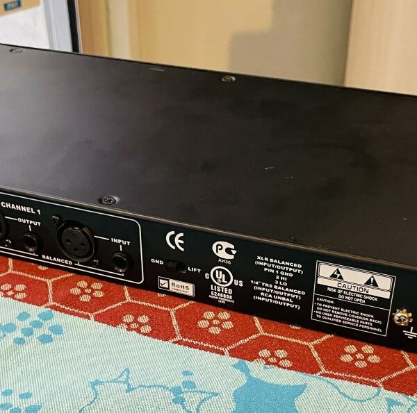 Alternative view of Rack American Equalizer Xeq 152b n°VF12080139, alim, cables cinch