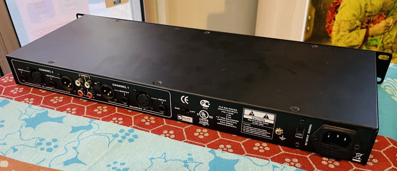 Rack American Equalizer Xeq 152b n°VF12080139, alim, cables cinch – Image 2