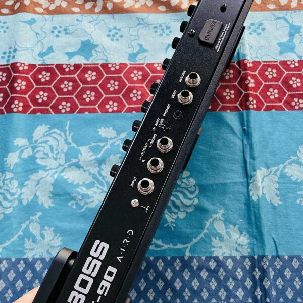 Alternative view of Pédalier Boss ME-90 n°C7R8557, alim Zoom 9V, notice et carton d’origine.