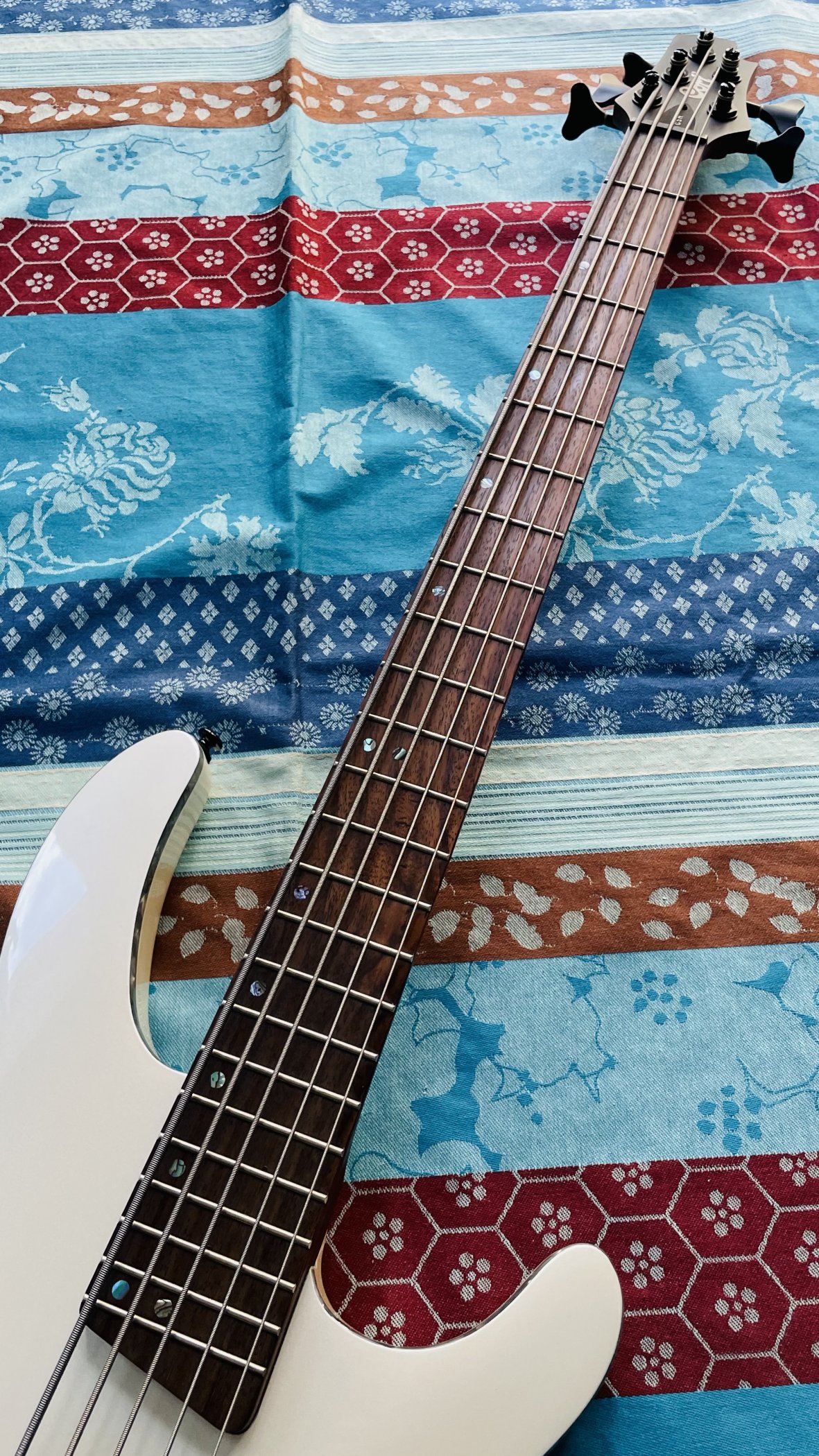 Basse électrique active 5 cordes Cort C5H White Pearl n°130803341 (Indonésia) – Image 3