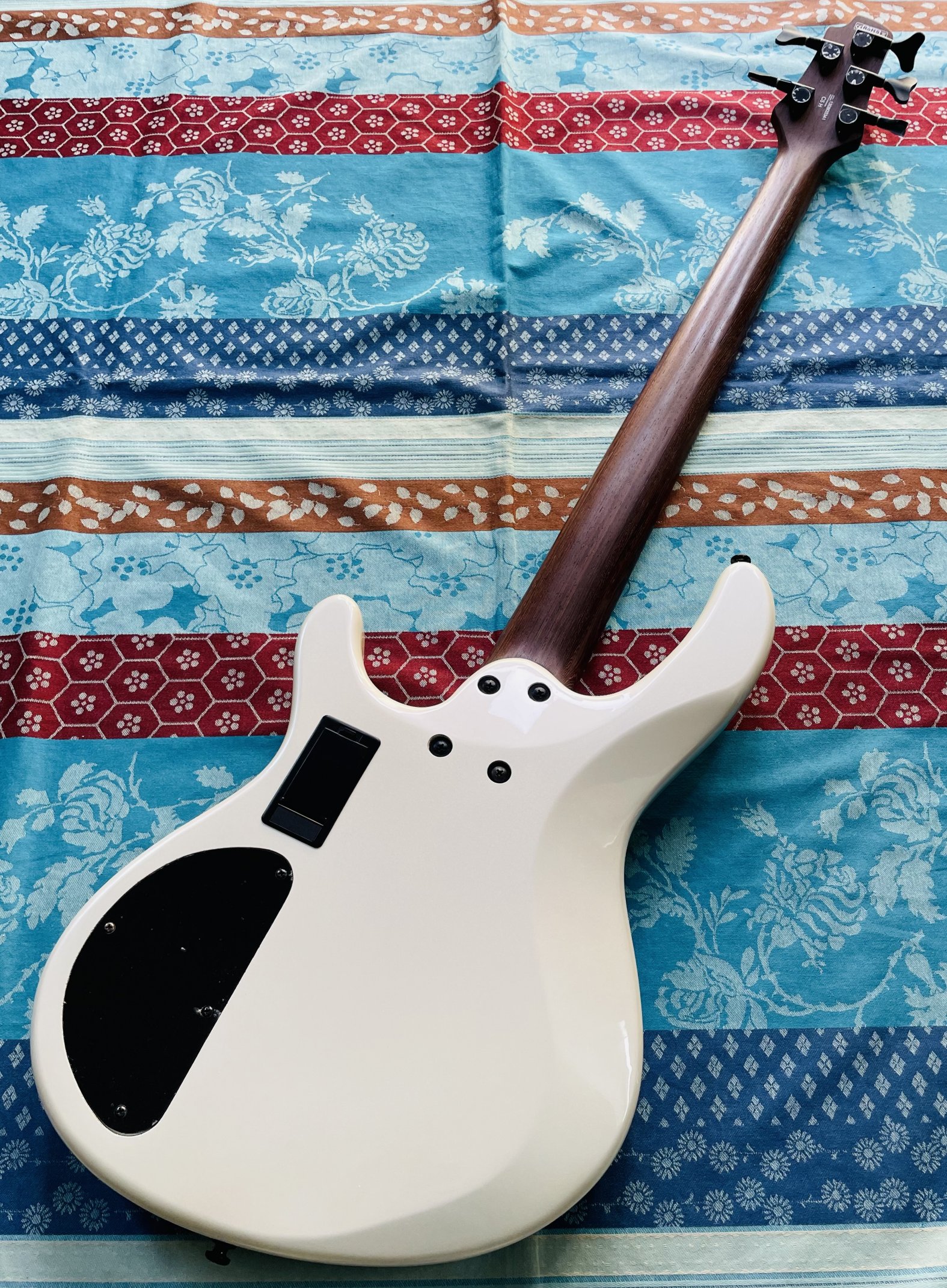 Basse électrique active 5 cordes Cort C5H White Pearl n°130803341 (Indonésia) – Image 7