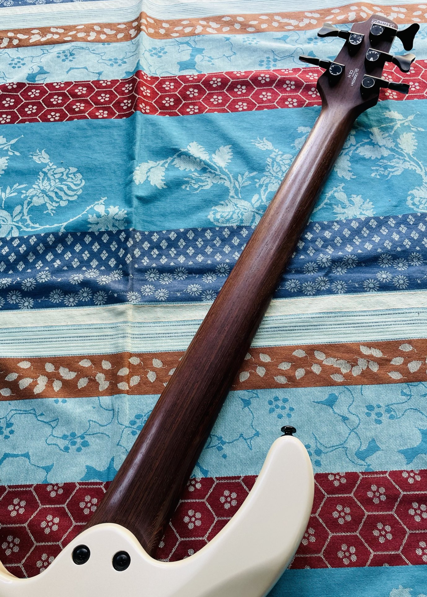 Basse électrique active 5 cordes Cort C5H White Pearl n°130803341 (Indonésia) – Image 9