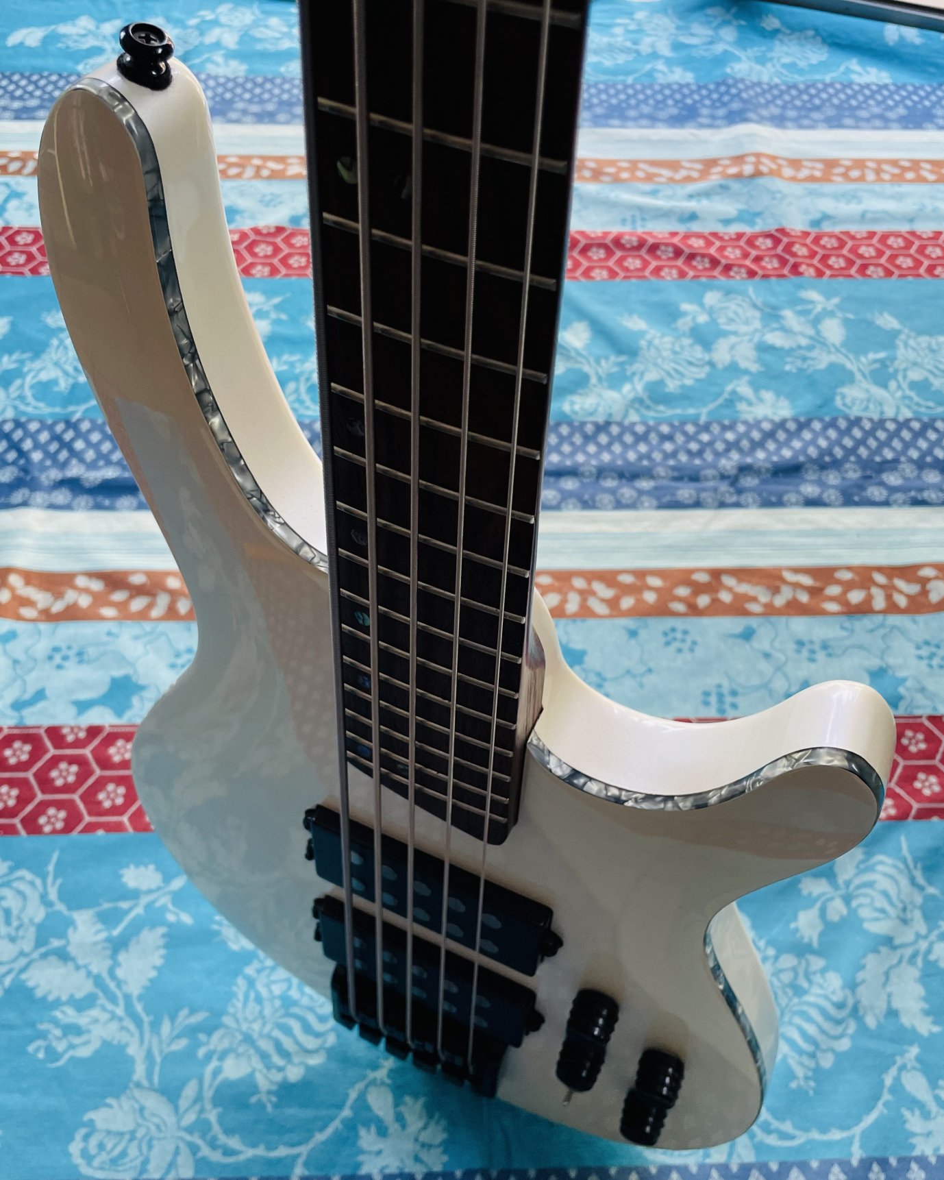 Basse électrique active 5 cordes Cort C5H White Pearl n°130803341 (Indonésia) – Image 11