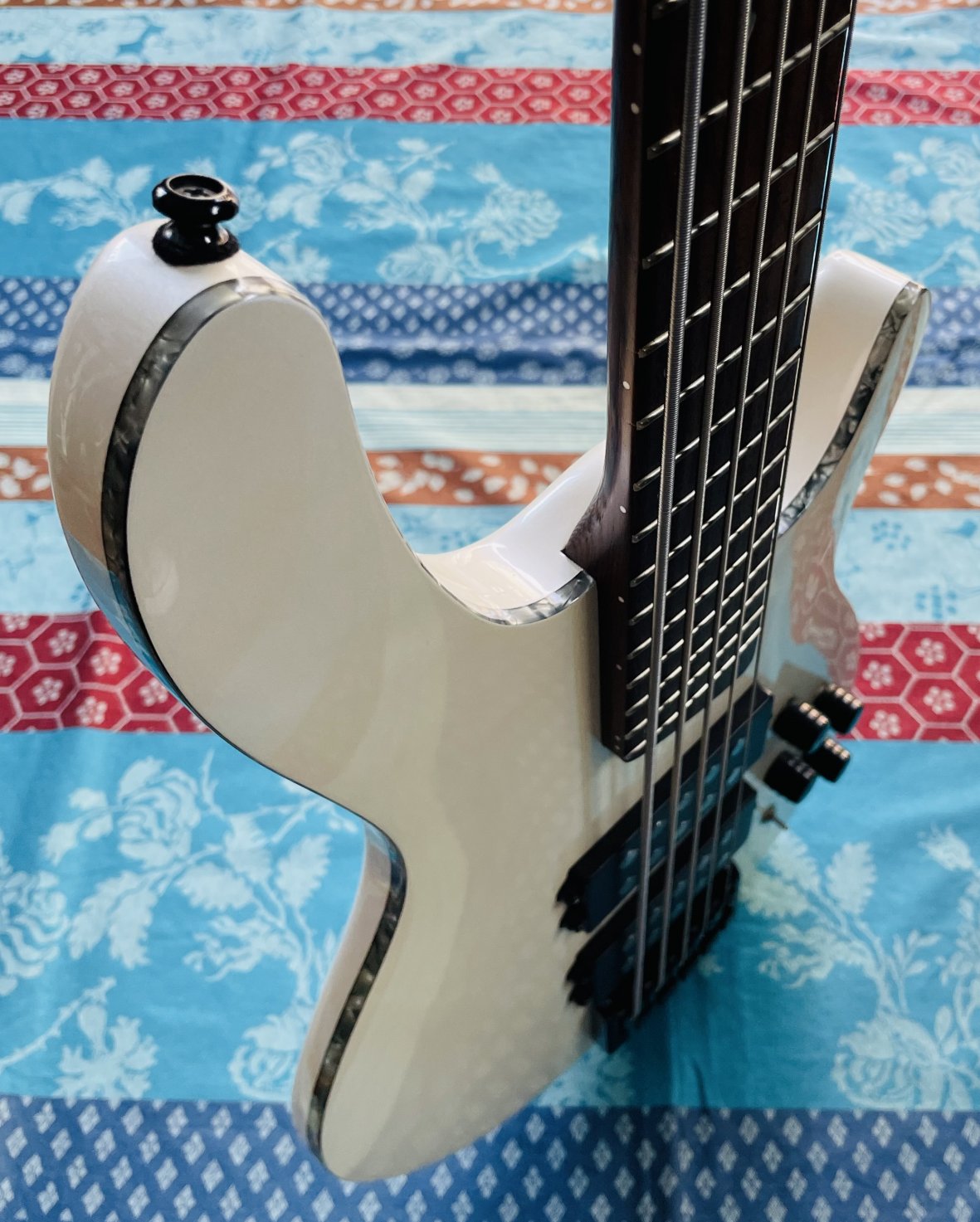 Basse électrique active 5 cordes Cort C5H White Pearl n°130803341 (Indonésia) – Image 12