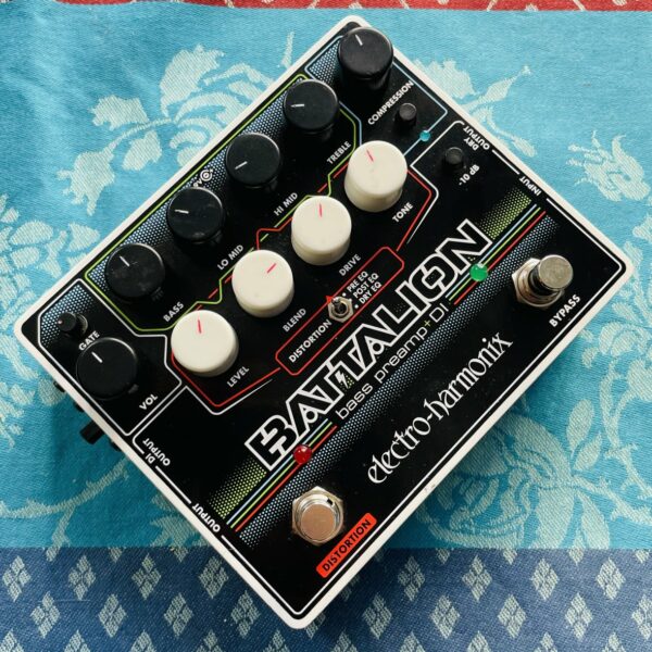 Pédale basse Electro-Harmonix Battalion Bass Preamp DI n°20221077458, boite d’origine, alim