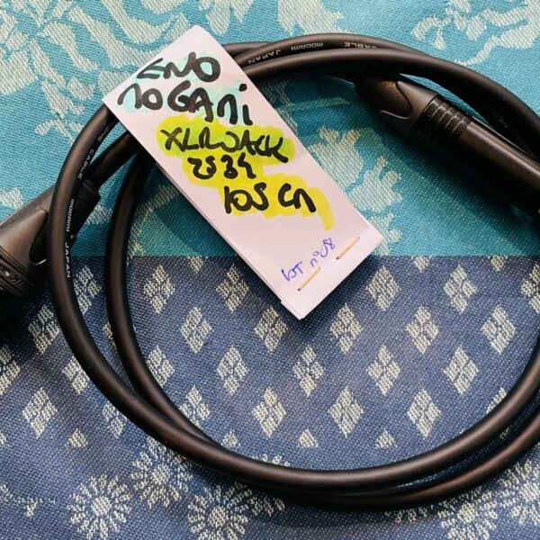 Câble Eno Mogani Câble micro Eno Mogami 2534, XLR Mâle / jack stéréo gold neutrik, 105 cm, Japan, (lot n°8)